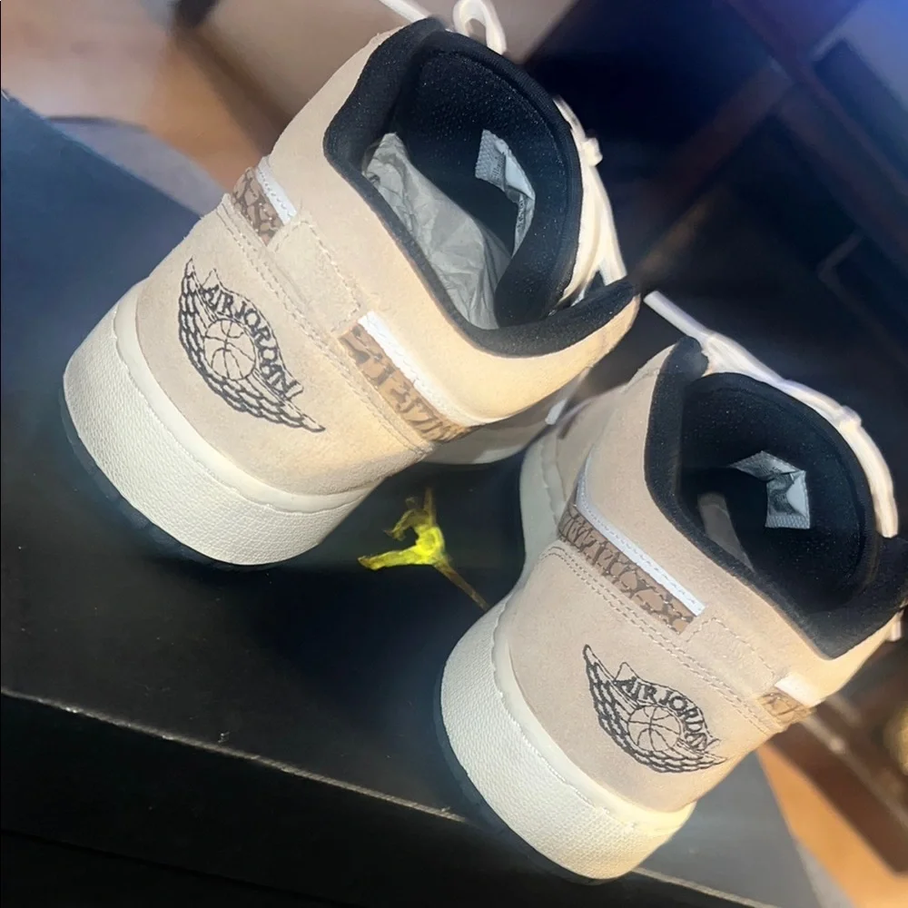 Back To School Jordan Kids' Low-Top Sneakers in White and Tan